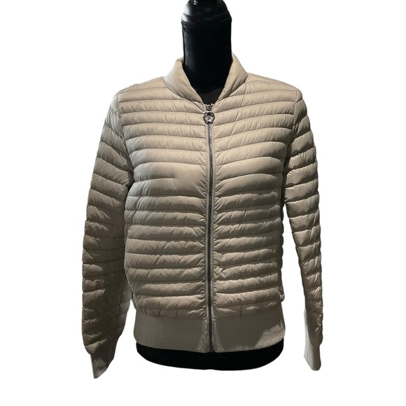 MICHAEL Michael Kors Gray Quilted Puffer Down Jacket with Stand-Up Collar - Picture 5 of 12